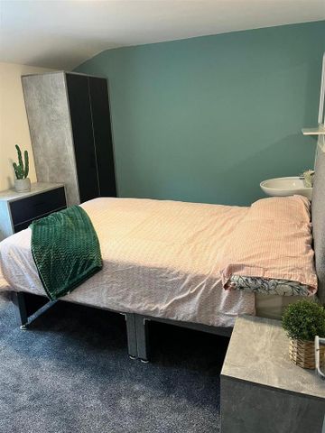 9 bedroom private hall to rent - Photo 5