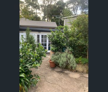 Cute cottage in leafy suburb - Photo 1