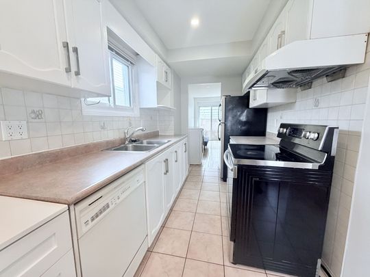 For Lease - 230 Enchanted Hills Crescent, Toronto, Ontario - Photo 1