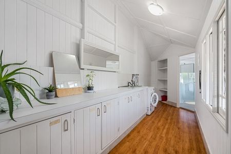 Two Spacious, Fully Furnished Rooms. Clean and well Located. Air Conditioned. - Photo 4