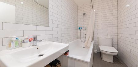 Modern Apartment - Photo 2