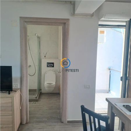 Garsoniera studio bloc nou zona centrala, etaj trei, mobilata si utilata complet - Fotografie 4