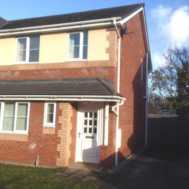 3 bedroom semi-detached house to rent - Photo 2