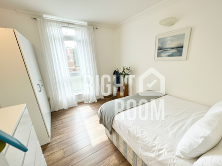 Room 1, 46 Chingford Road E17 5AE - Photo 2