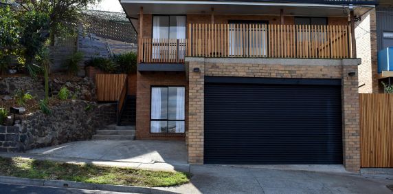 Stylish, Spacious & Perfectly Positioned - Photo 2