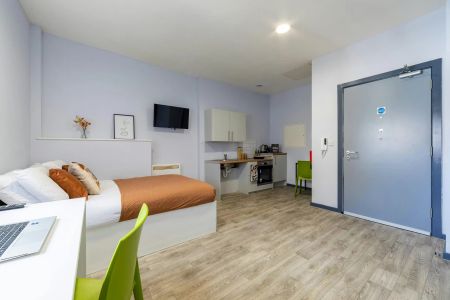 Silver Ensuite - Photo 2