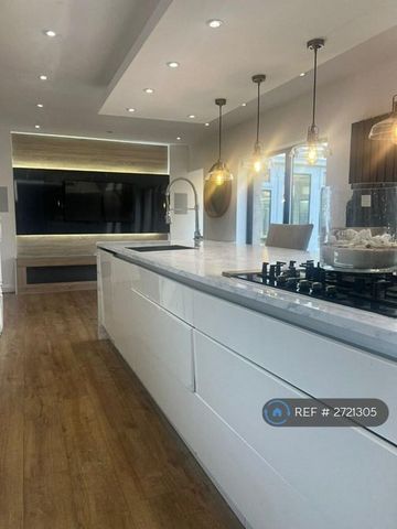 3 bedroom detached house to rent - Photo 2