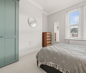 2 Bed Flat, Fulham Palace Road, SW6 - Photo 4