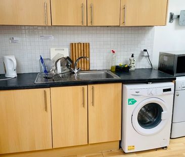 Room in a Shared House, Old Oak Common Lane, W3 - Photo 6