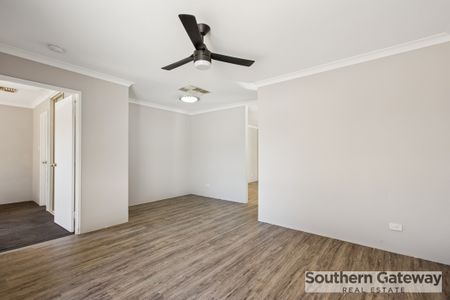 COSY FAMILY HOME IN CONVENIENT LOCATION - Photo 5