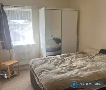 1 bedroom in a flat share to rent - Photo 6