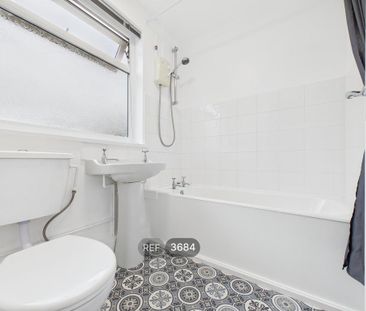 2 bedroom maisonette to rent - Photo 4
