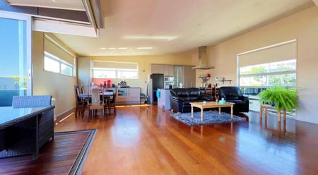 Dream Townhouse Across from Hospital! - Photo 3