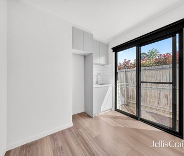 Fully Renovated Five Bedroom Family Home in Prime Glen Waverley Loc... - Photo 6