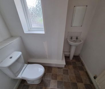 4 bedroom end of terrace house to rent - Photo 6