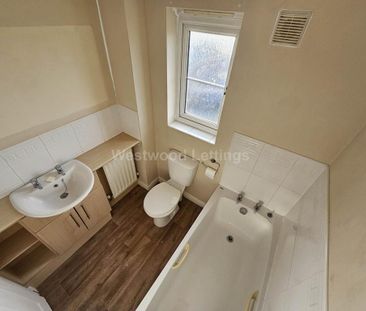 3 bedroom semi-detached house to rent - Photo 2