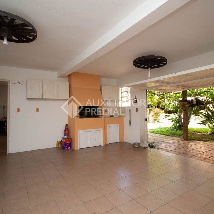 Casa com 3 quartos e 225m² para alugar em Guarujá, Porto Alegre. - Foto 1