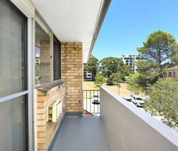 Freshly Renovated Two Bedroom Apartment - Photo 5