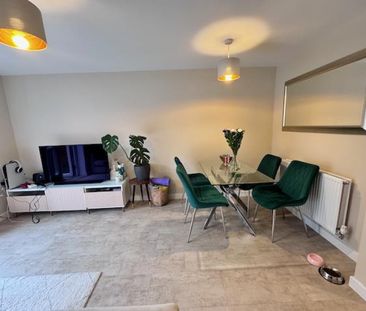 2 bedroom House To Let Total Size: 765 SQ FT - Photo 2