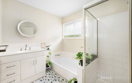 Charming Indooroopilly Home At A Bargain! - Photo 4
