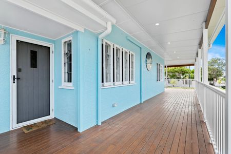 LOCATION LOCATION LOCATION - Charm & Lots of Verandah Space - Photo 3