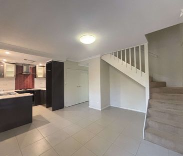 Spacious 3x2 Townhouse for Rent in Midland - Photo 4