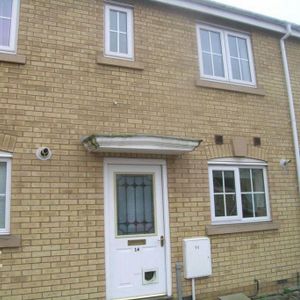 2 bedroom terraced house to rent - Photo 2