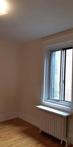 Un grand 5½ à NDG (Village Monkland) - A spacious 5½ apartment in NDG (Monkland Village) just steps from Villa-Maria metro, available for July. - Photo 1