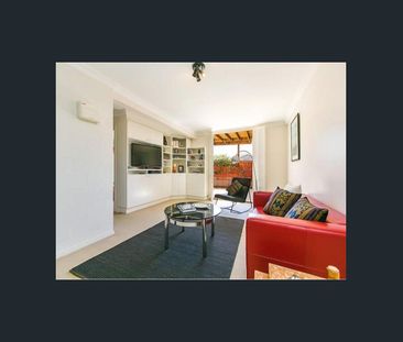 WARM & HOMELY | CONVEINIENT PARKDALE LOCATION! - Photo 2