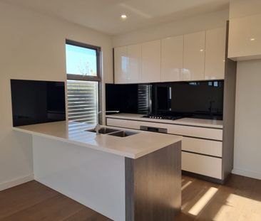 Modern Townhouse In McKinnon School Zone - Photo 4