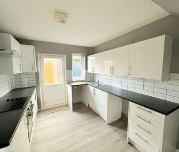 3 bedroom terraced house to rent - Photo 5