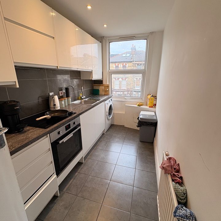 Room in a Shared Flat, Lambert Road, SW2 - Photo 1