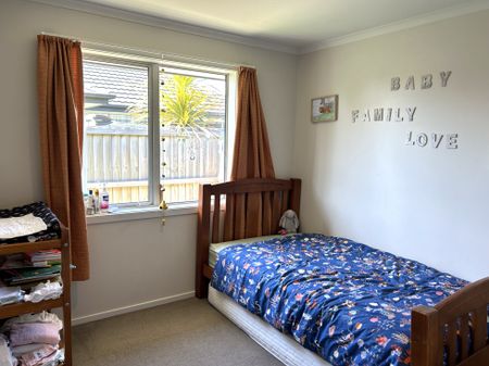 Three Bedroom Family Home - Photo 4