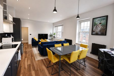 High Street, Epsom, Surrey, KT19 8AH - Photo 2