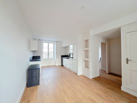 Location Appartement 4 pièces 132m² BRIOUDE 43100 - Photo 2