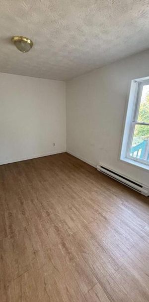 2 CH - 1 SDB - Windsor - $850 /mo - Photo 1