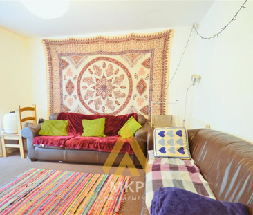 5 bedroom semi-detached house to rent - Photo 2