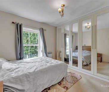 Compton Court, Crowder Close, North Finchley, London, N12 - Photo 1