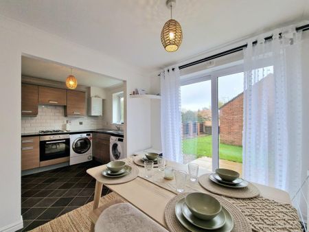 3 bedroom semi-detached house to rent - Photo 4