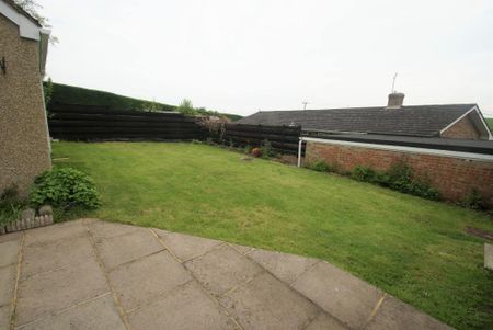 3 bedroom semi-detached house to rent - Photo 2