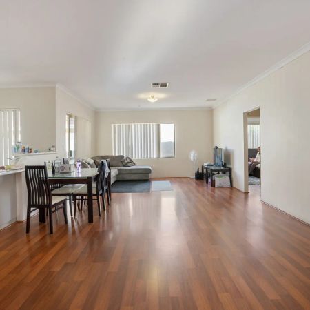 Conveniently Located 3 x 2 Home - Photo 2