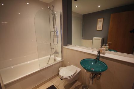 2 bedroom flat to rent - Photo 2