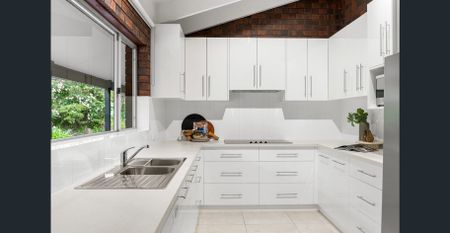 5-Bedroom Family Home in the Heart of Adelaide Hills - 6 month lease - Photo 5