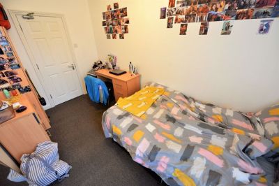 7 bedroom House in Woodsley Road (106), Leeds - Photo 5