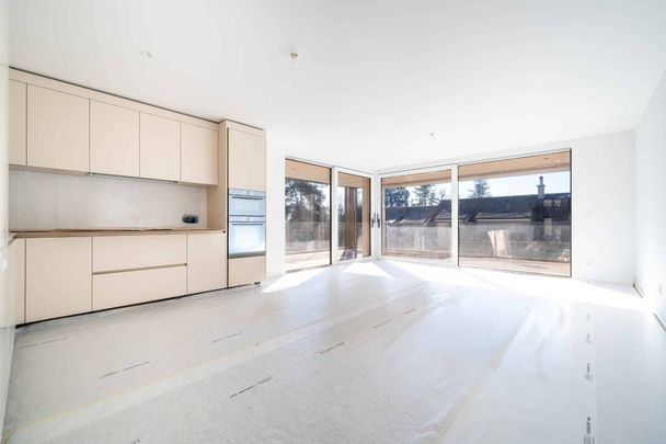 SURE TO BE A HIT MAGNIFICENT 3.5-PIECE NEW WITH GARDEN - Photo 1