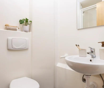 1 bedroom in a flat share to rent - Photo 5