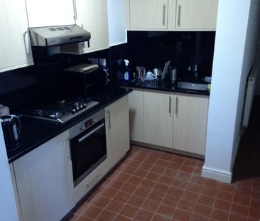 Bedsit, Very Near South Side The Common Area, W5 - Photo 1