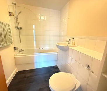 2 bedroom Flat in Kelvin Gate, Bracknell - Photo 5