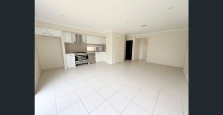 Modern Family Home in Tarneit with 3 Bedrooms - Photo 4