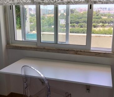 Bedroom, exclusive WC, next to Cova da Piedade metro station - Photo 1